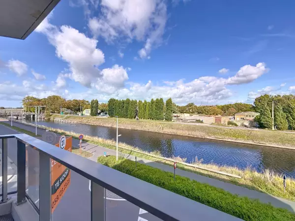 Rustig gelegen hoekappartement gelegen aan het water in Nieuwpoort-stad