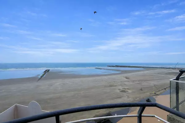 Appartement met 2 terrassen en frontaal zeezicht te Nieuwpoort