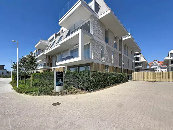 Luxueus duplexappartement met twee terrassen en panoramisch uitzicht nabij de jachthaven