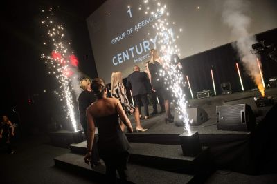 CENTURY 21 Sea Port op het podium als nummer 1 tijdens de CENTURY 21 awards